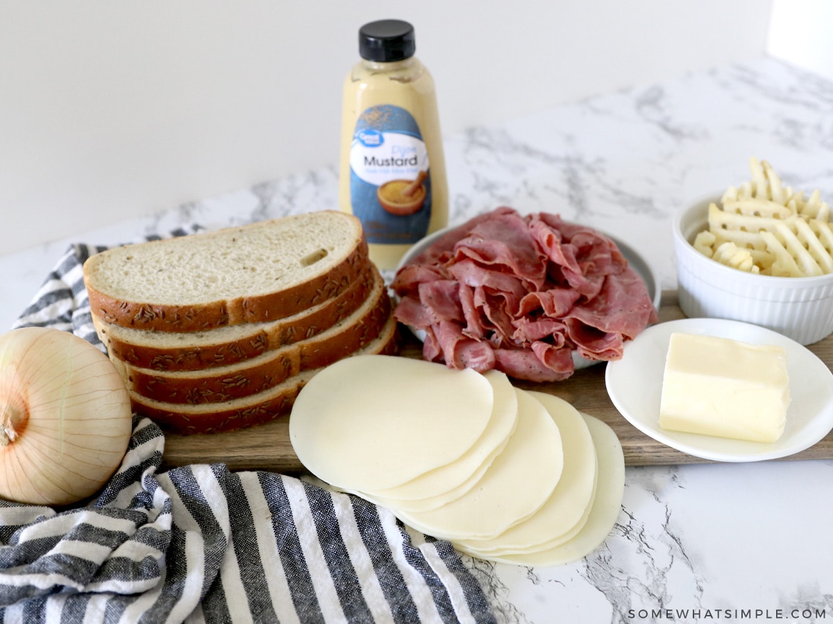 ingredients to make a pastrami sandwich