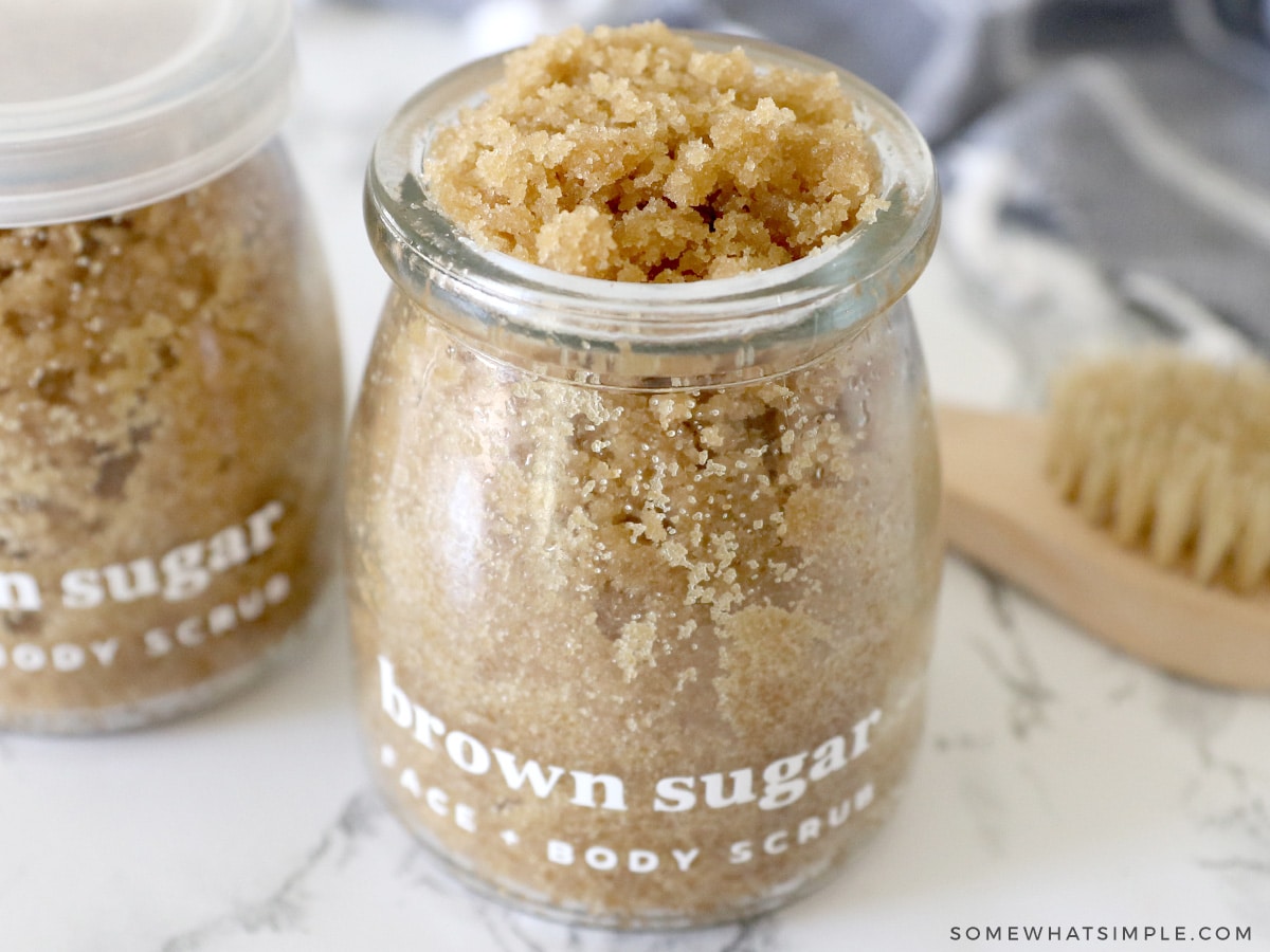 filling jars with sugar scrub