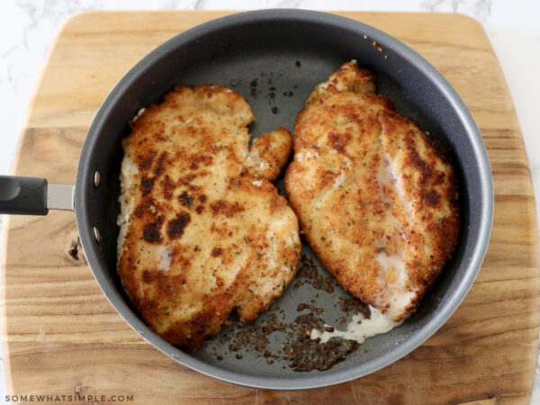 cooking chicken pizzaiola in a frying pan