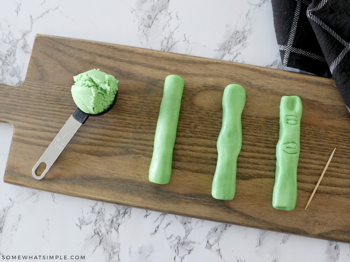 making green cookie dough look like witches fingers