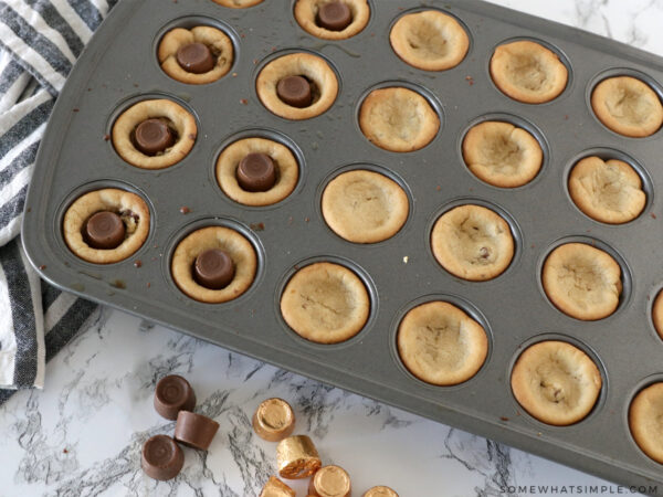 pressing rolos into baked cookie cups