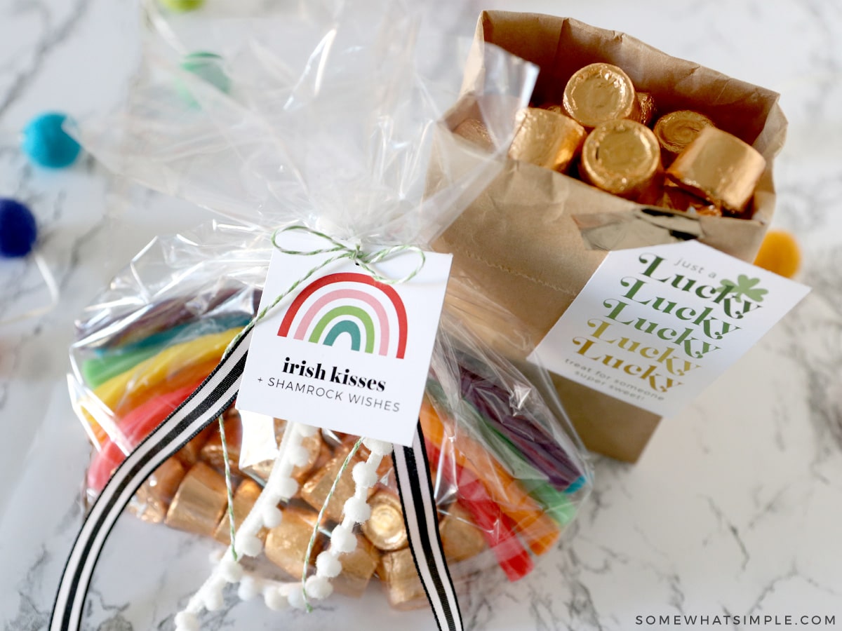 2 different candy treats for sta patricks day on the counter 