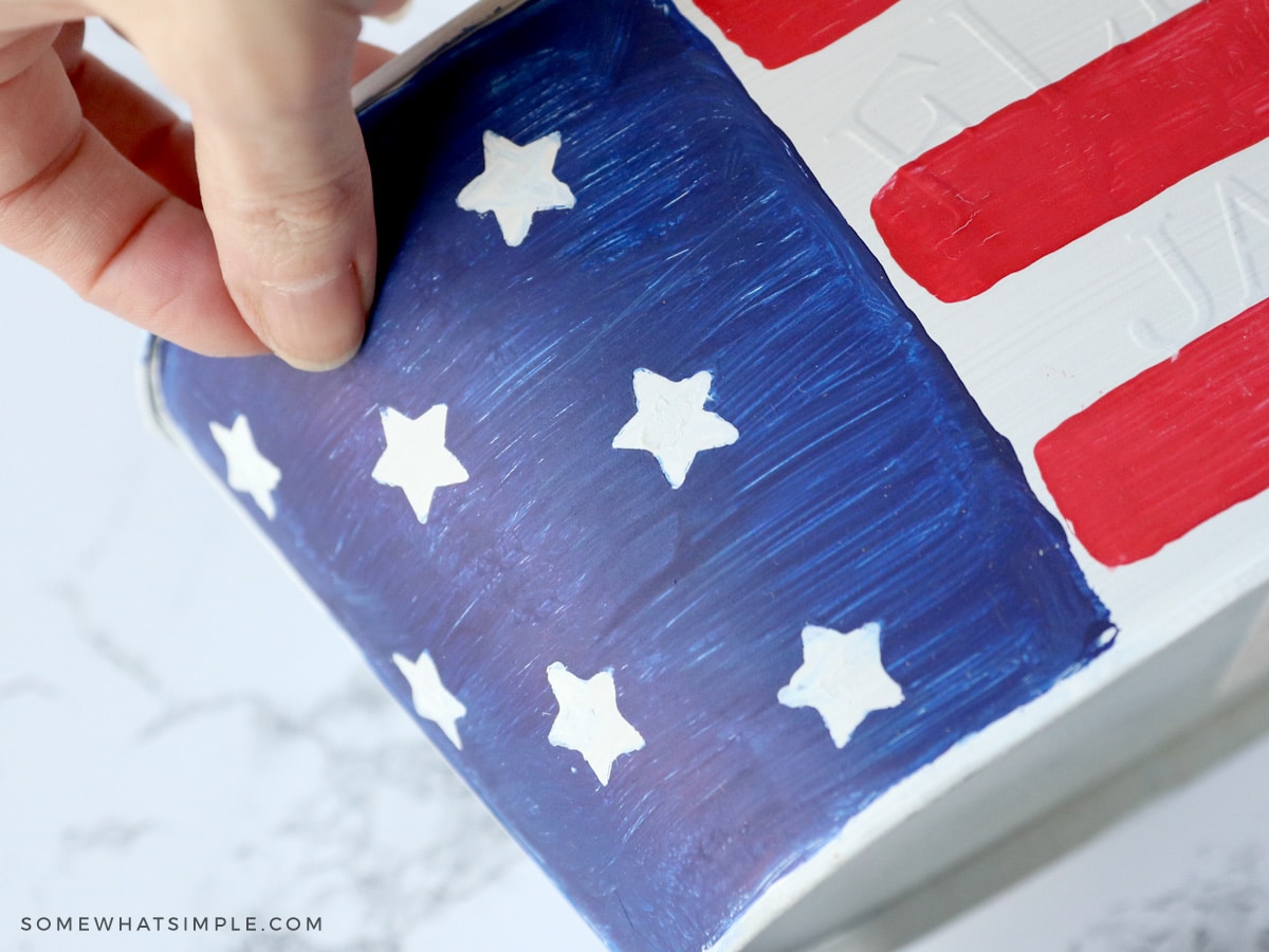 adding white stars on a blue pot