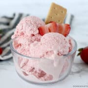 strawberry cheesecake frozen yogurt in a glass dish