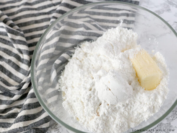 making a vanilla icing in a glass bowl