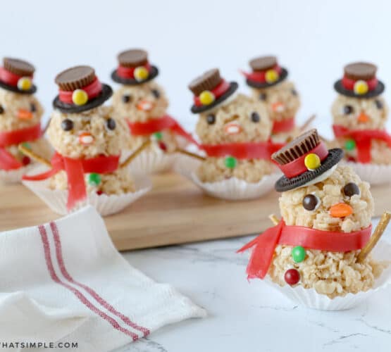finsihed rice krispy treat snowmen