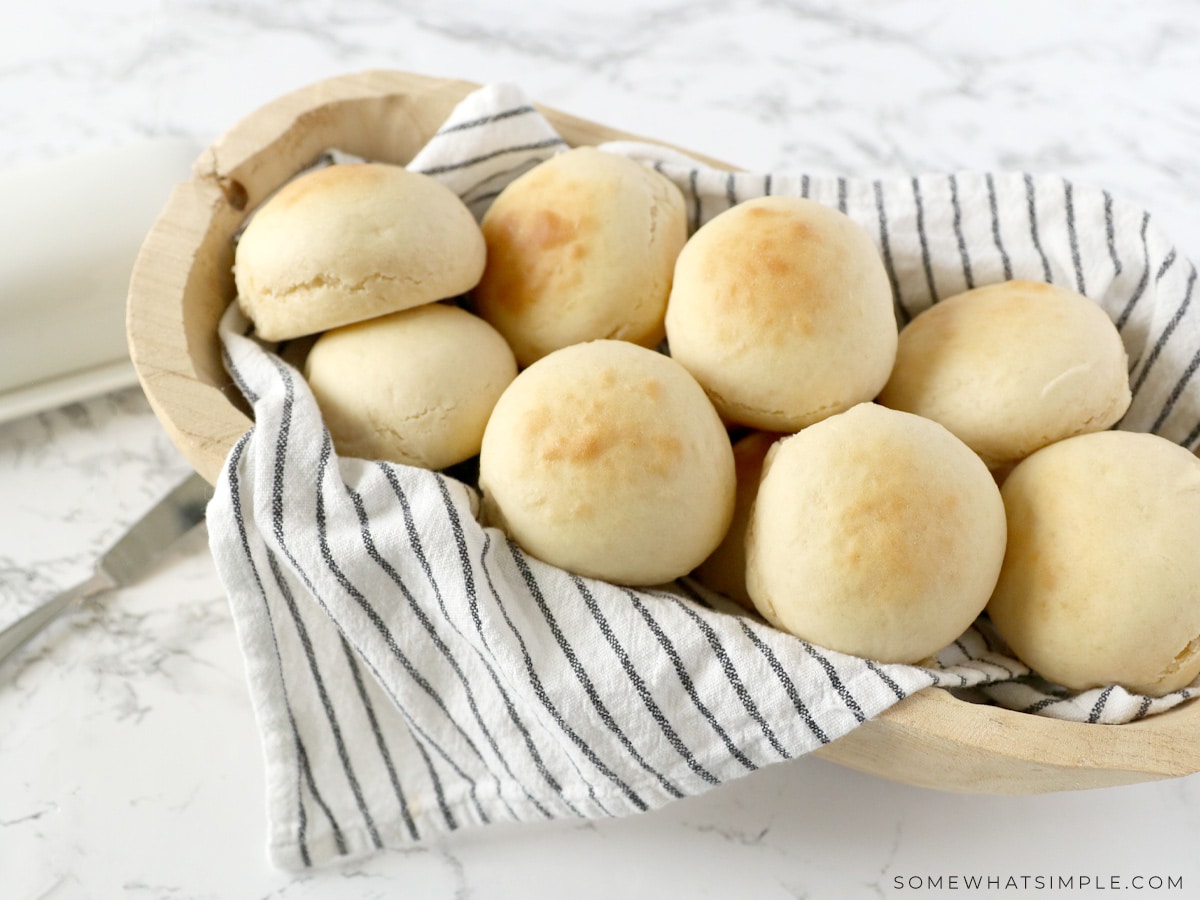 finished dinner rolls in a bread basket