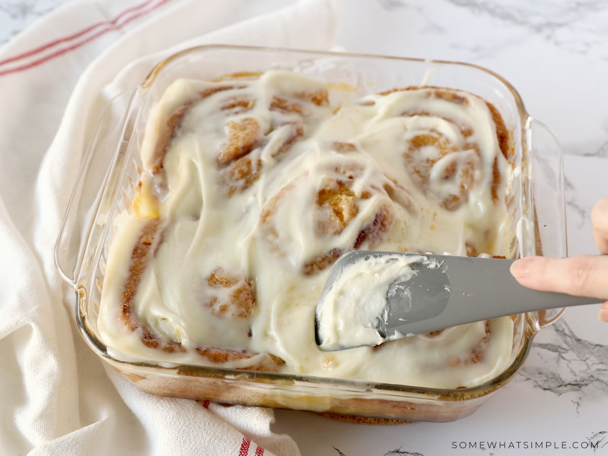 frosting cinnamon rolls